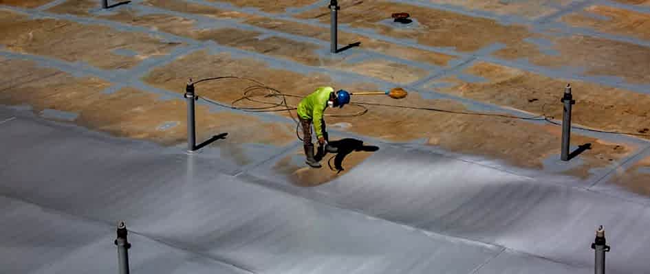 Teras su yalıtımı uygulaması yapılır çatıda ki adamın olduğu yerde.